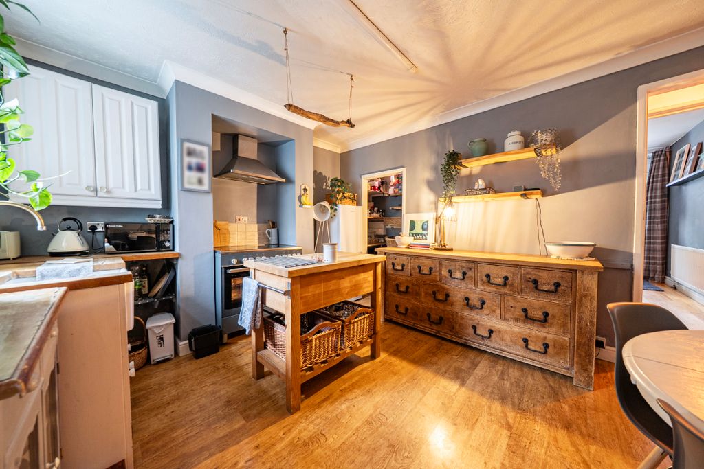 Property photo 1 of 10 15257016