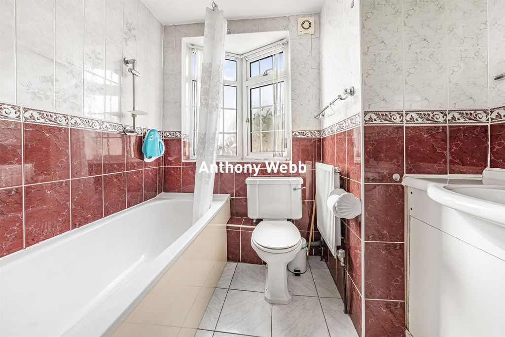 Additional image 19 of 7 bed detached house for saleChalkwell Park Avenue, Enfield EN1