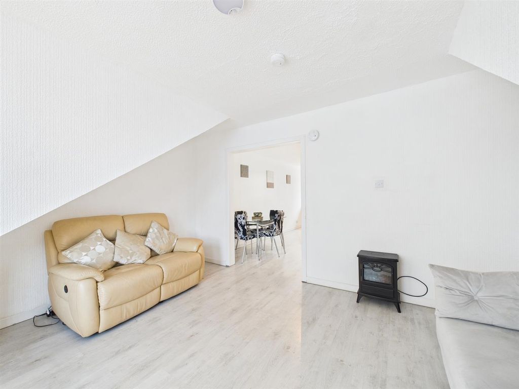 Property photo 3 of 12 Cam03782G0-Pr0245-Still028_Alt.Jpg