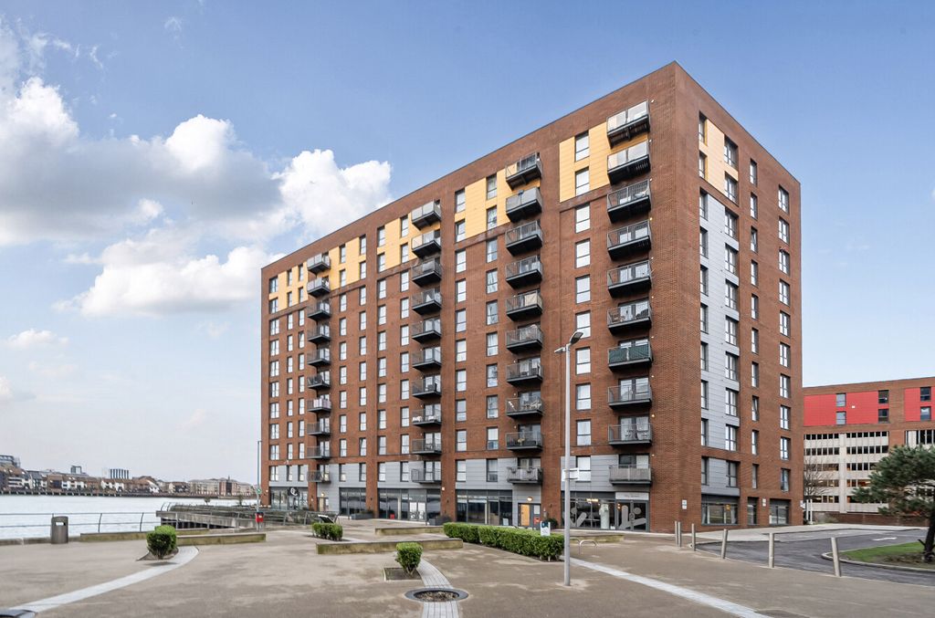 Property photo 1 of 8 1397706-2-696675F...