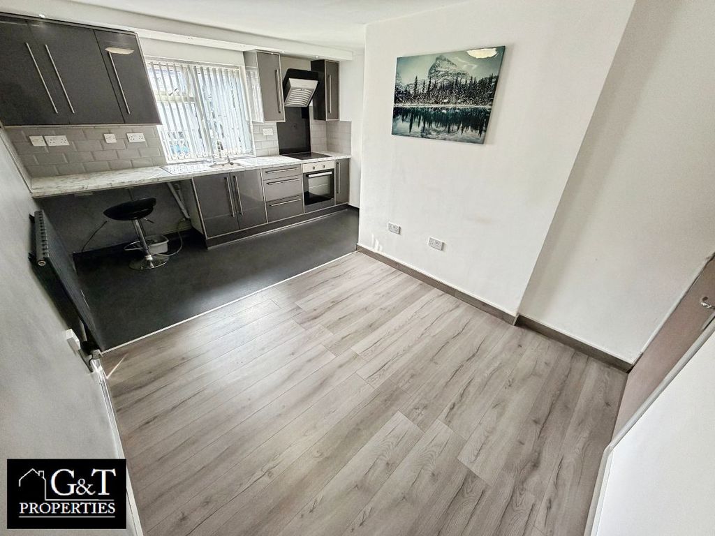 Property photo 1 of 9 Kitchen / Lounge