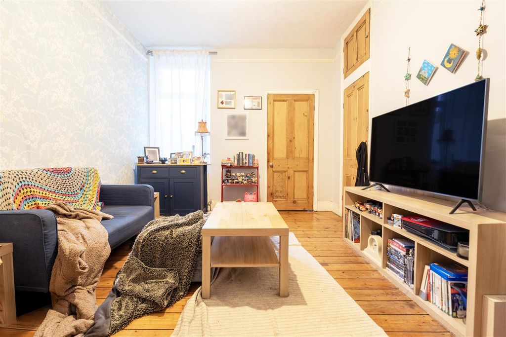 Property photo 2 of 7 Living Room