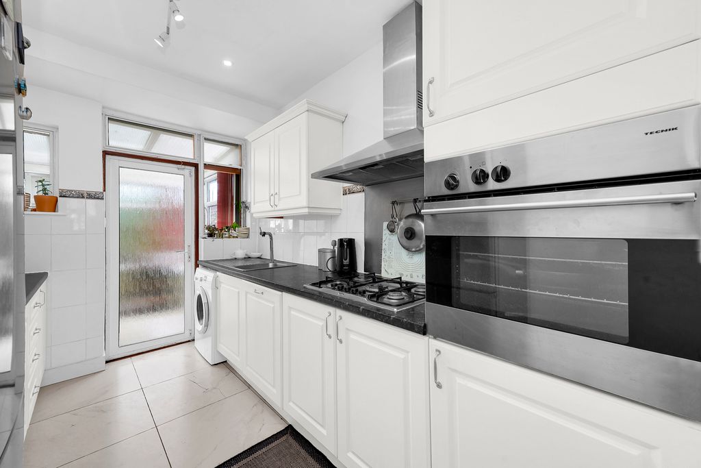 Property photo 3 of 17 Photo 9