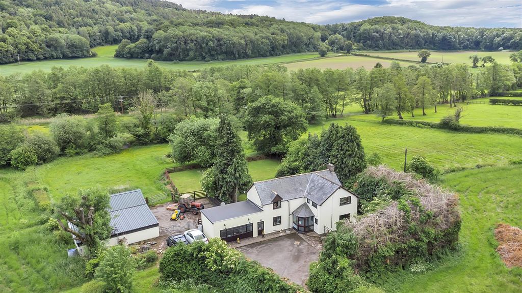 Property photo 3 of 23 Large Outbuilding/Garage