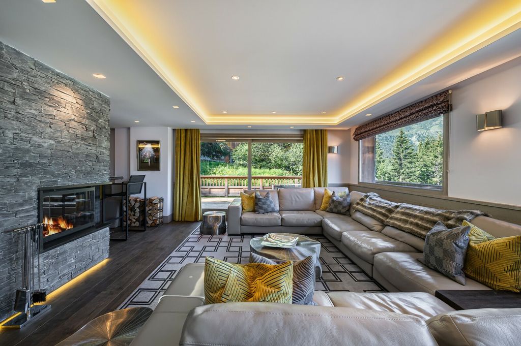 Property photo 1 of 12 Living Area
