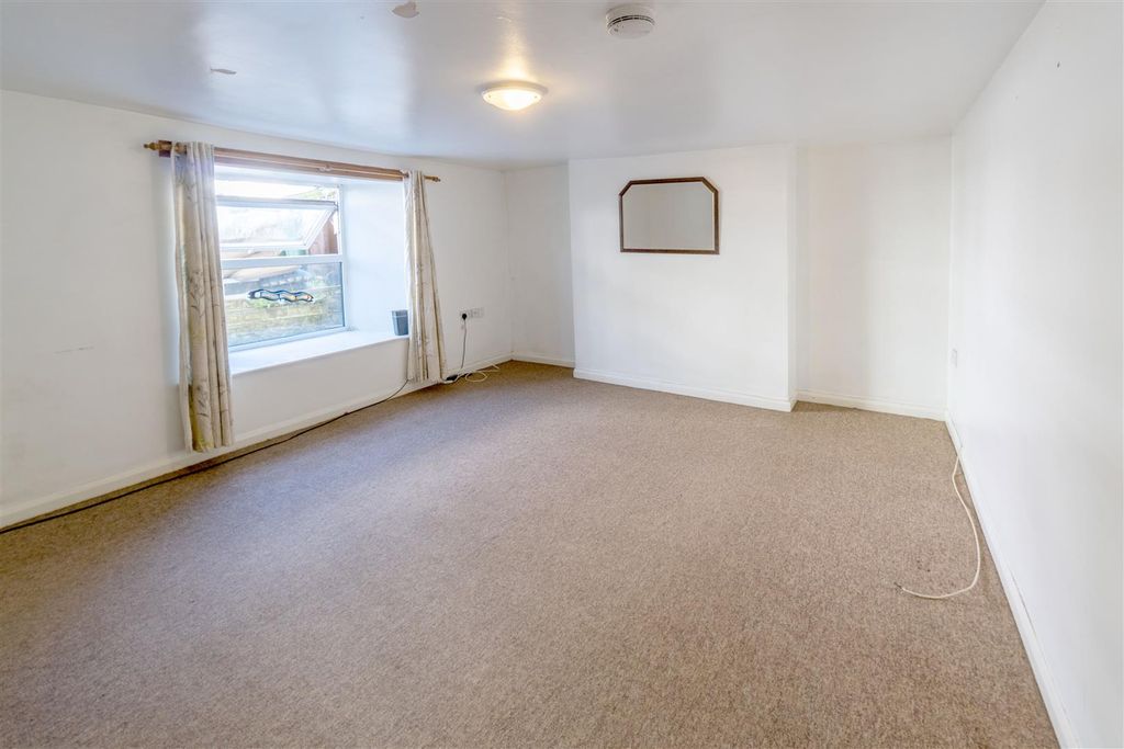 Property photo 2 of 7 Living Room