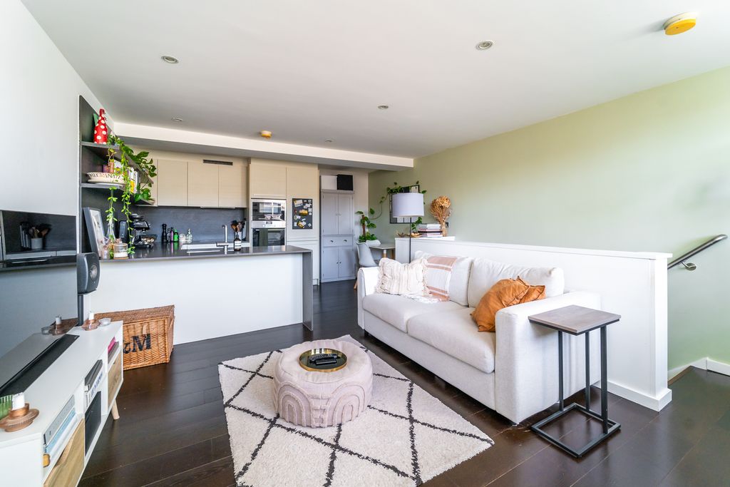 Property photo 3 of 12