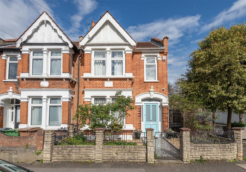 Property photo 1 of 31 Peterborough Road, E10