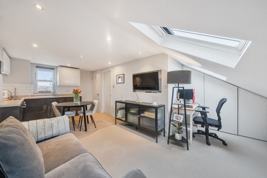 Property photo 3 of 8 1403572-12-6978c3...