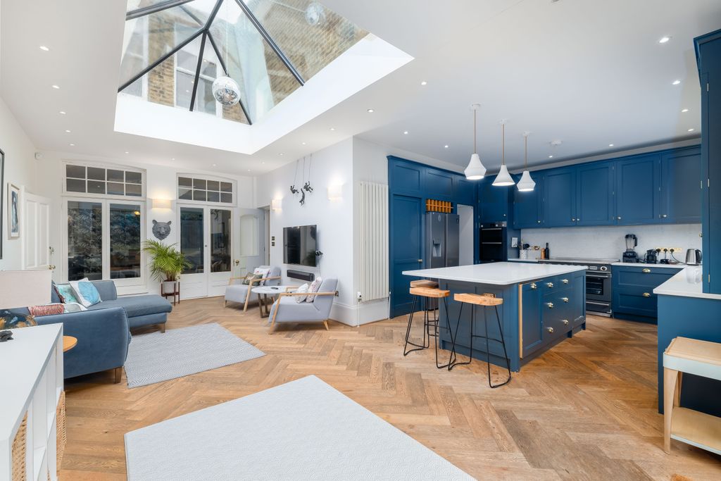 Property photo 3 of 27