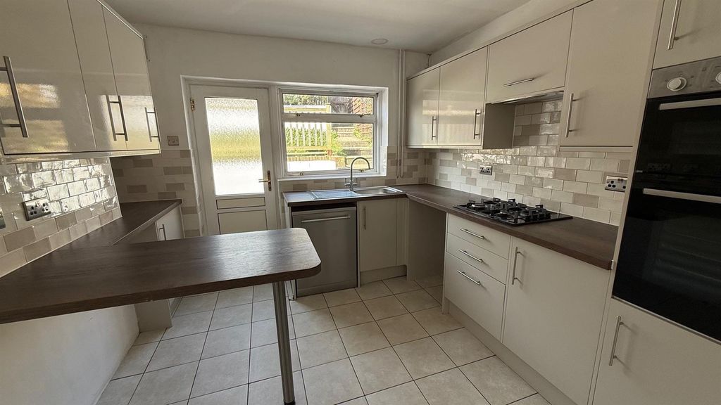 Property photo 3 of 14 Kitchen