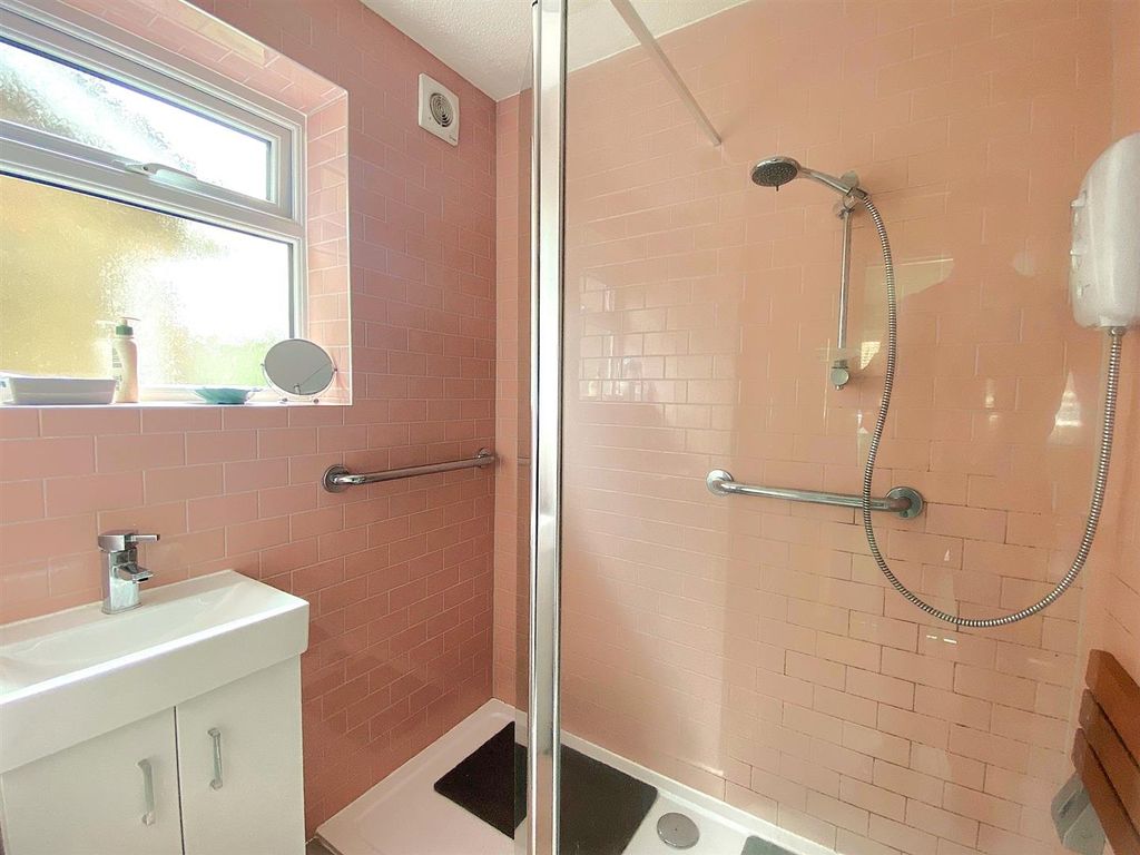 Property photo 3 of 17 60 Gwyneth Grove - Shower2.Jpg