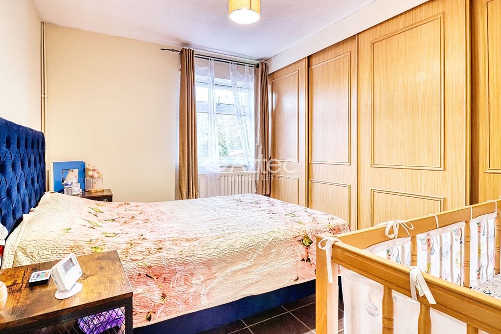 Property photo 2 of 13 Bedroom