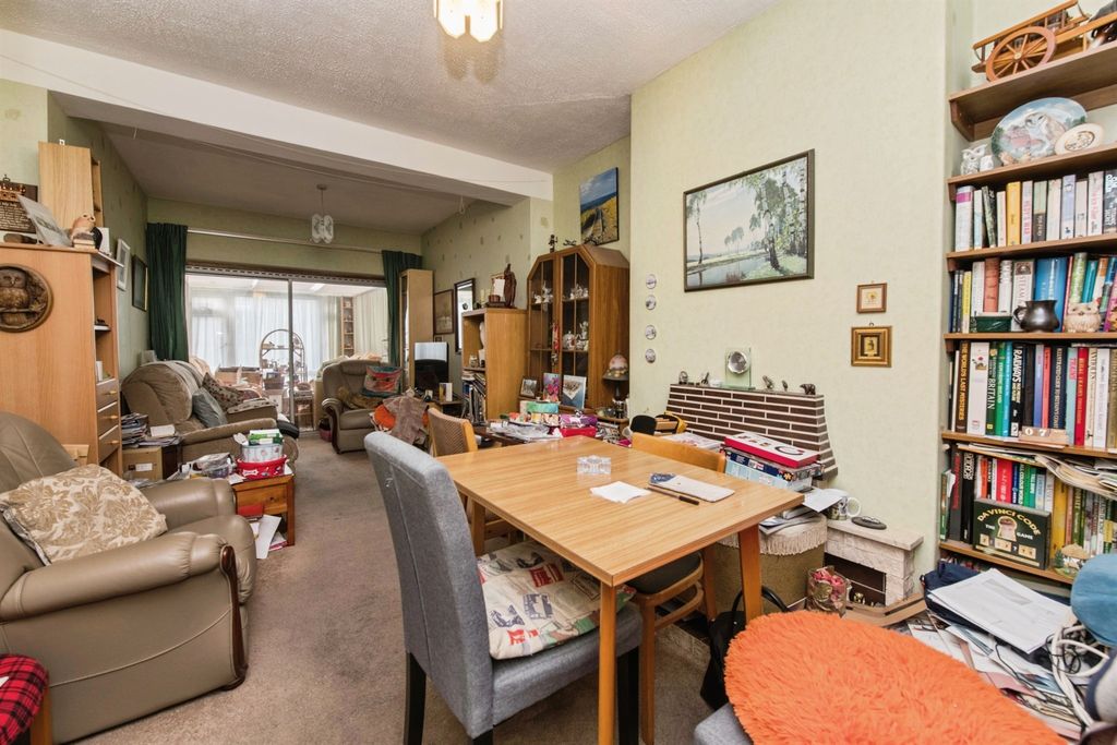 Property photo 2 of 21