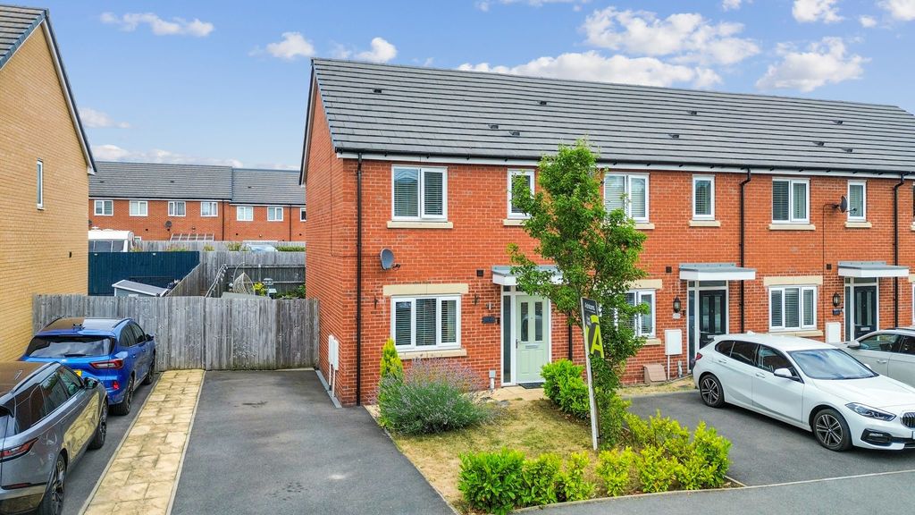 Property photo 1 of 32