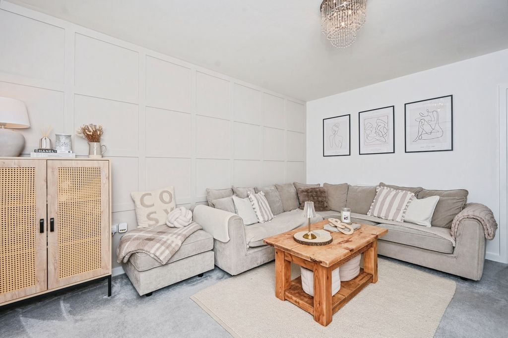 Property photo 3 of 17 Pbox-Img.Jpg