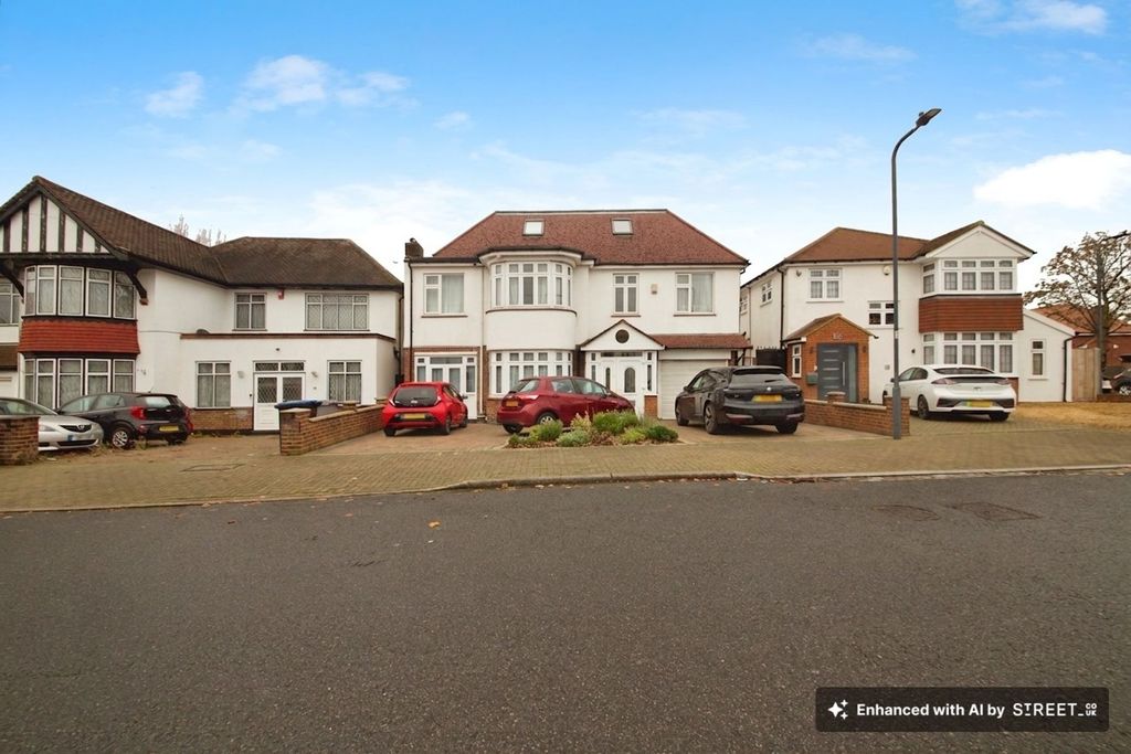 Property photo 1 of 33
