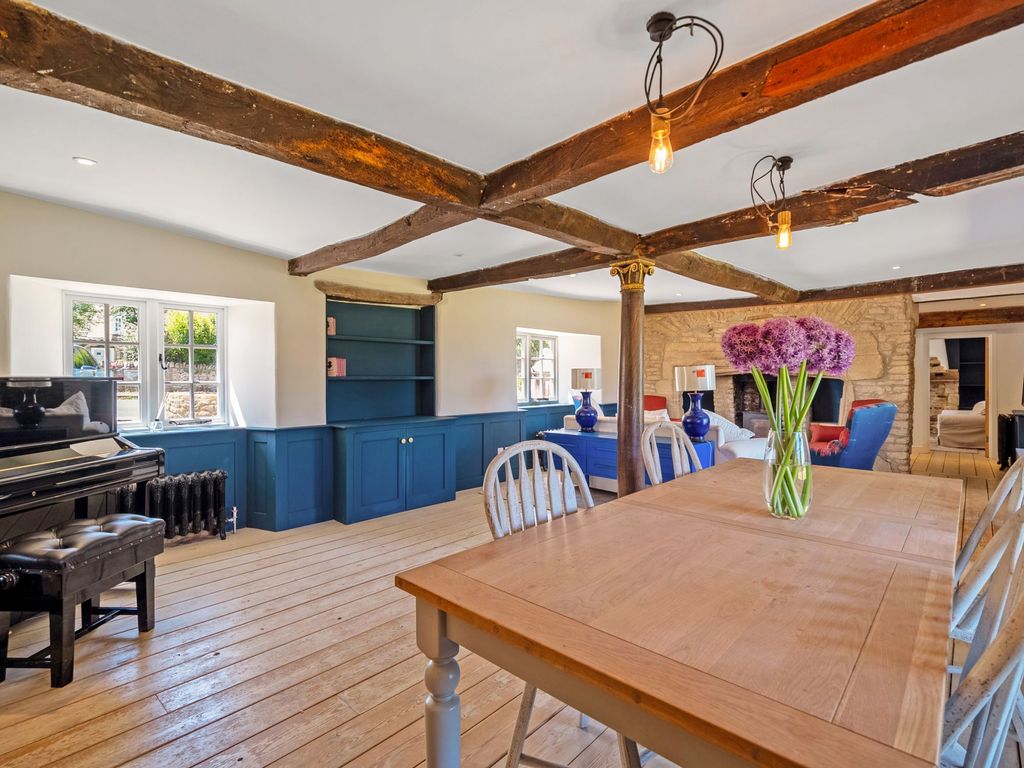 Property photo 2 of 28