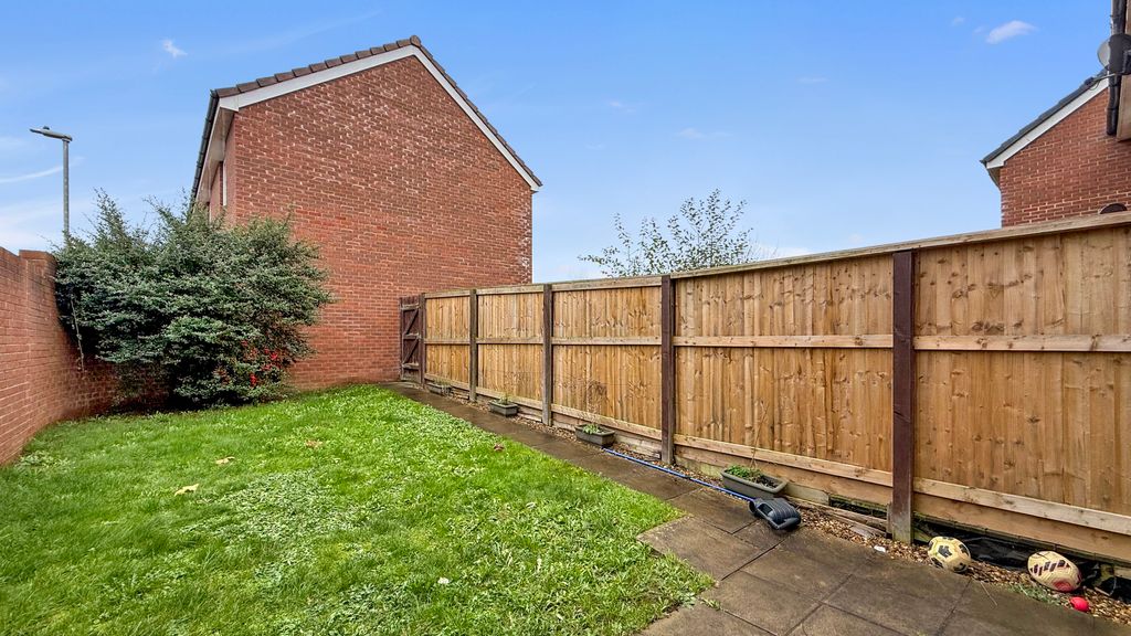 Property photo 2 of 13 Garden