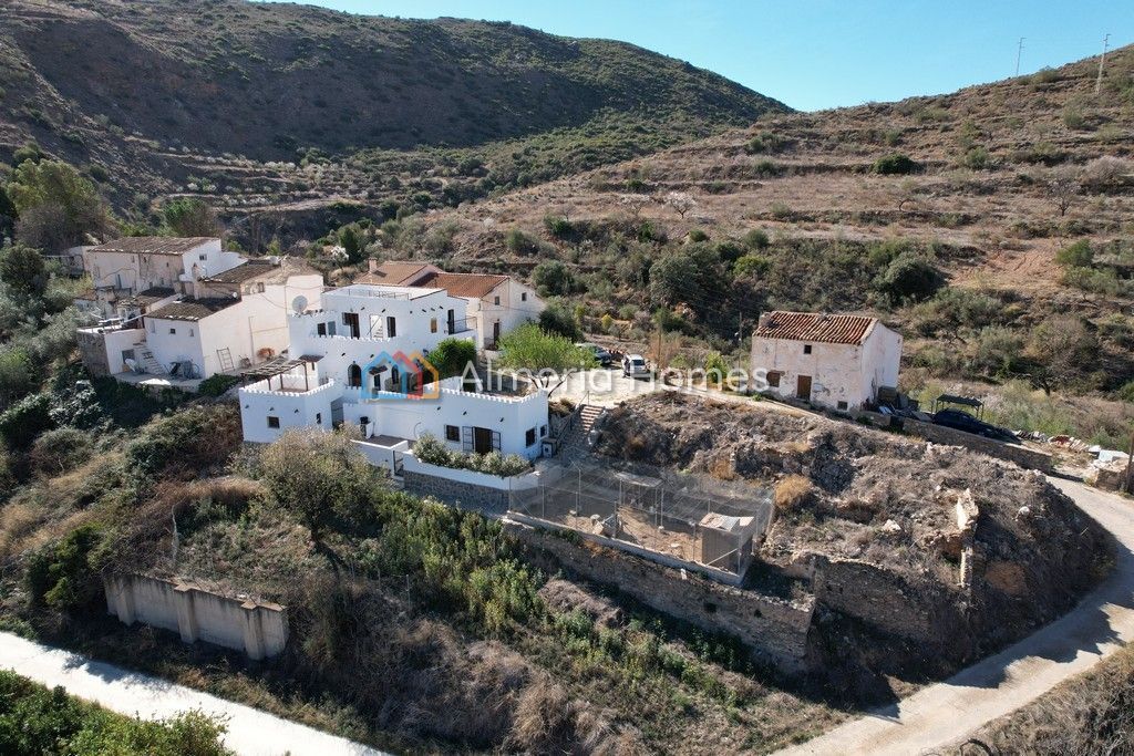 Property photo 2 of 20