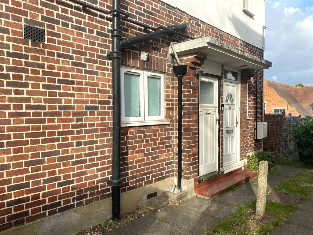 Property photo 1 of 8 External