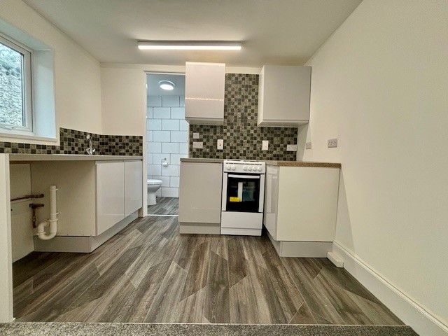 Property photo 3 of 8 Kitchen