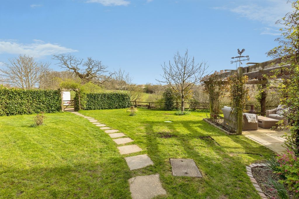 Property photo 2 of 27