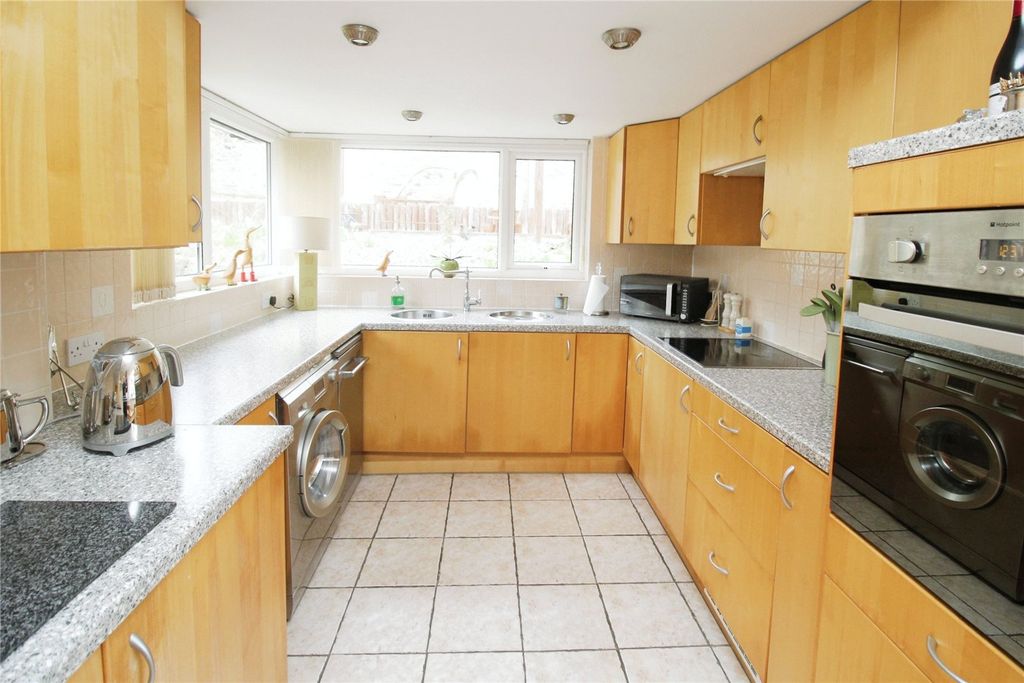 Property photo 2 of 21 Breakfast Kitchen