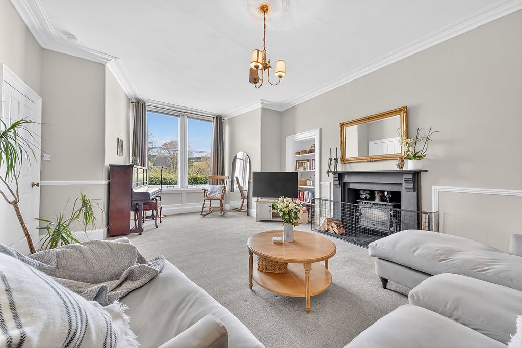 Property photo 2 of 36