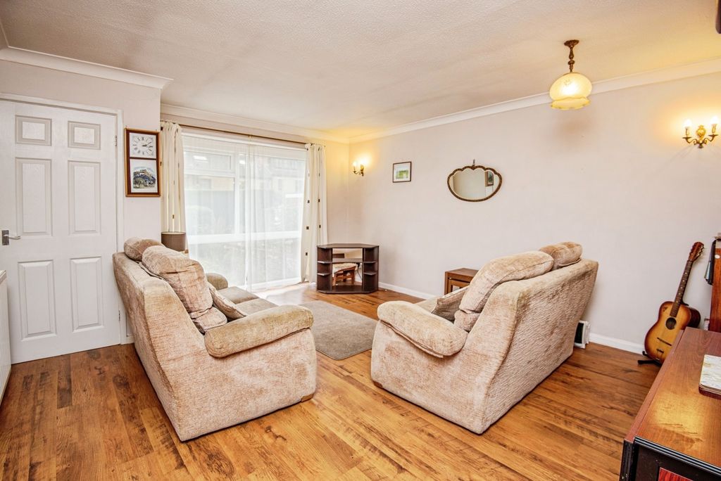 Property photo 3 of 17 Photo