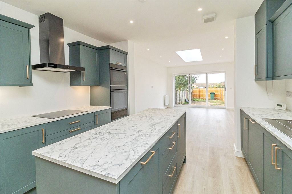 Property photo 3 of 17 Picture No. 10