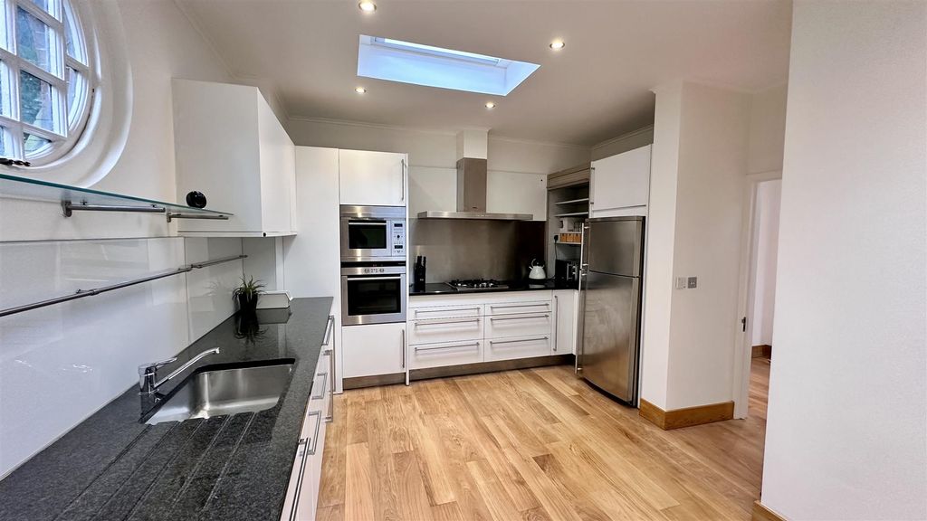 Property photo 3 of 17 Kitchen