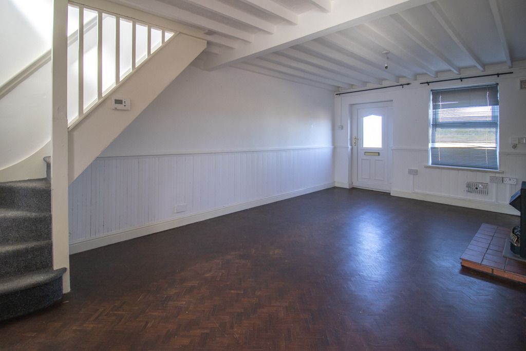 Property photo 3 of 12 4215994