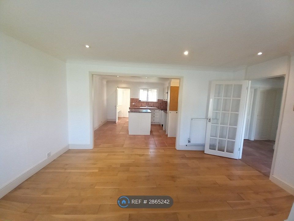 Property photo 3 of 23