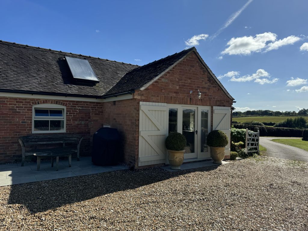 Property photo 2 of 8 Exterior