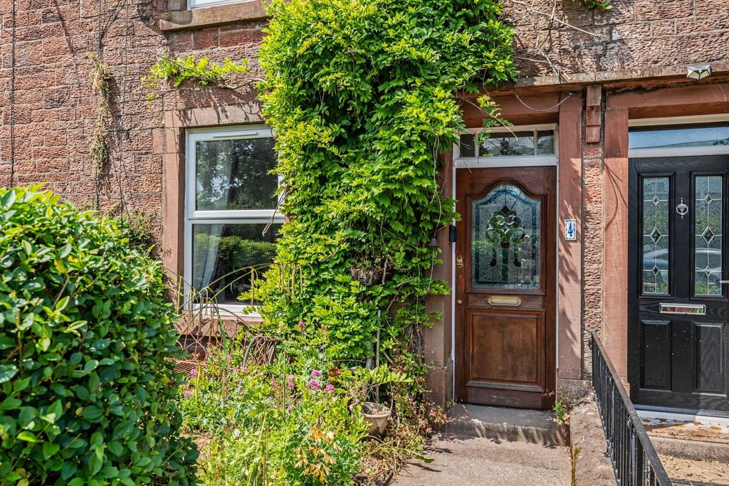 Property photo 2 of 32