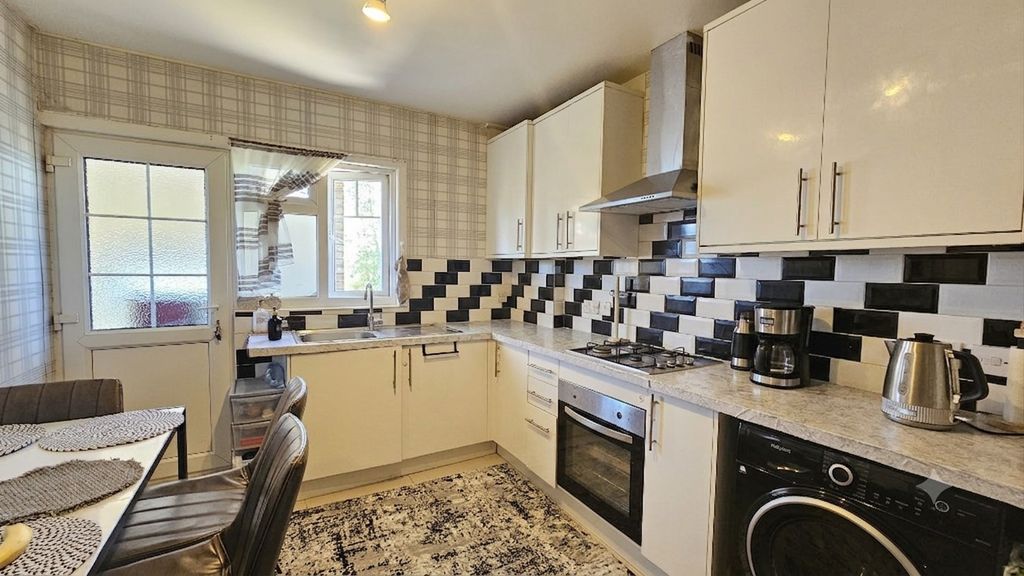 Property photo 2 of 8 Kitchen