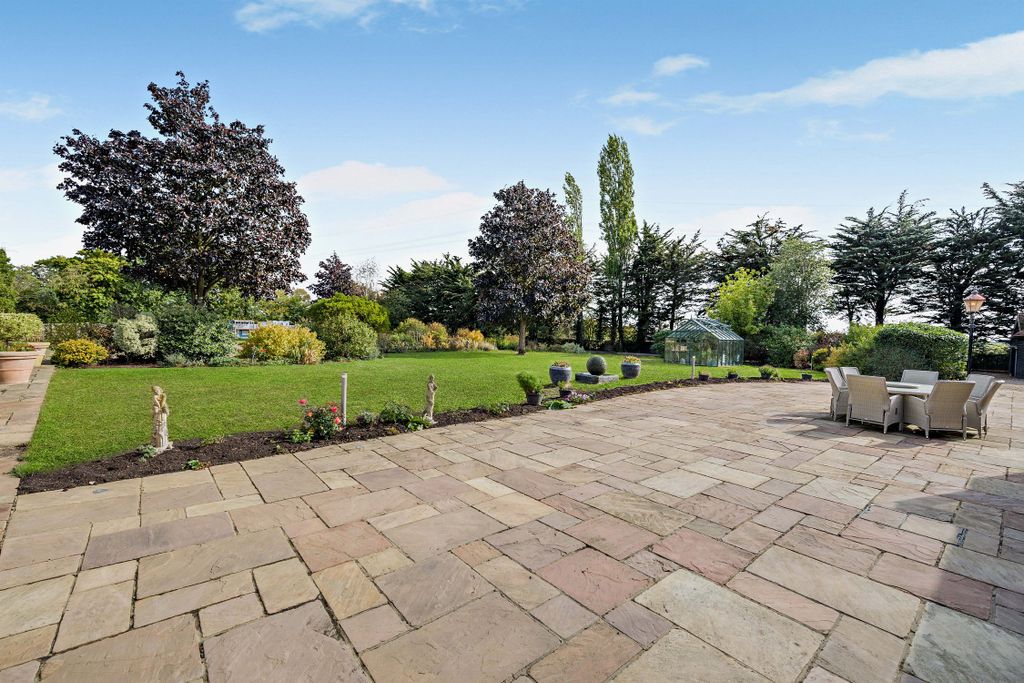 Property photo 2 of 23 Picture No. 24