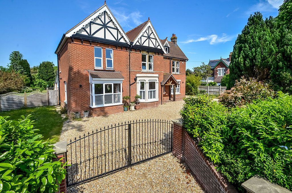 Property photo 1 of 32