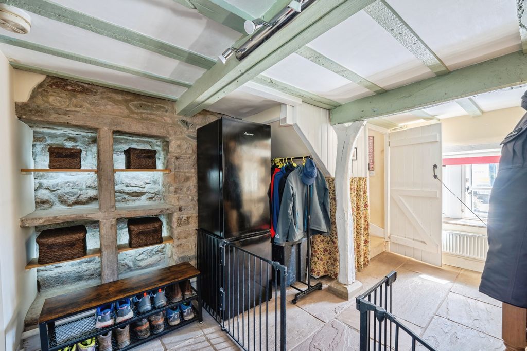 Property photo 2 of 14 Entrance