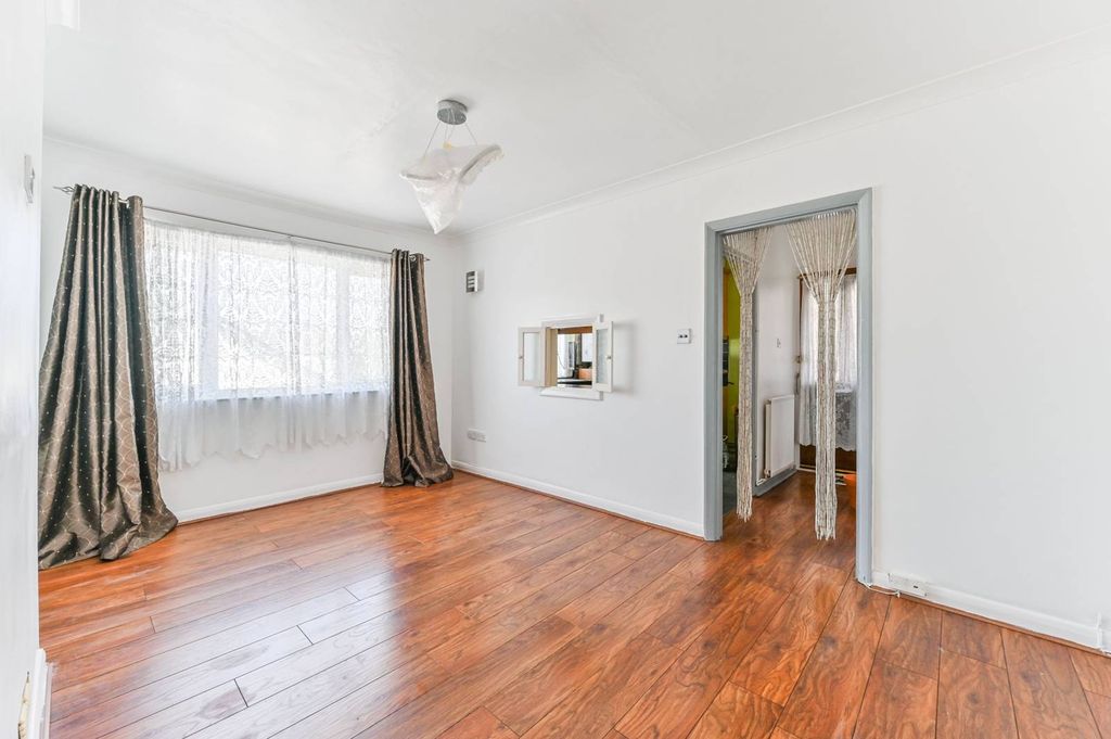 Property photo 2 of 9