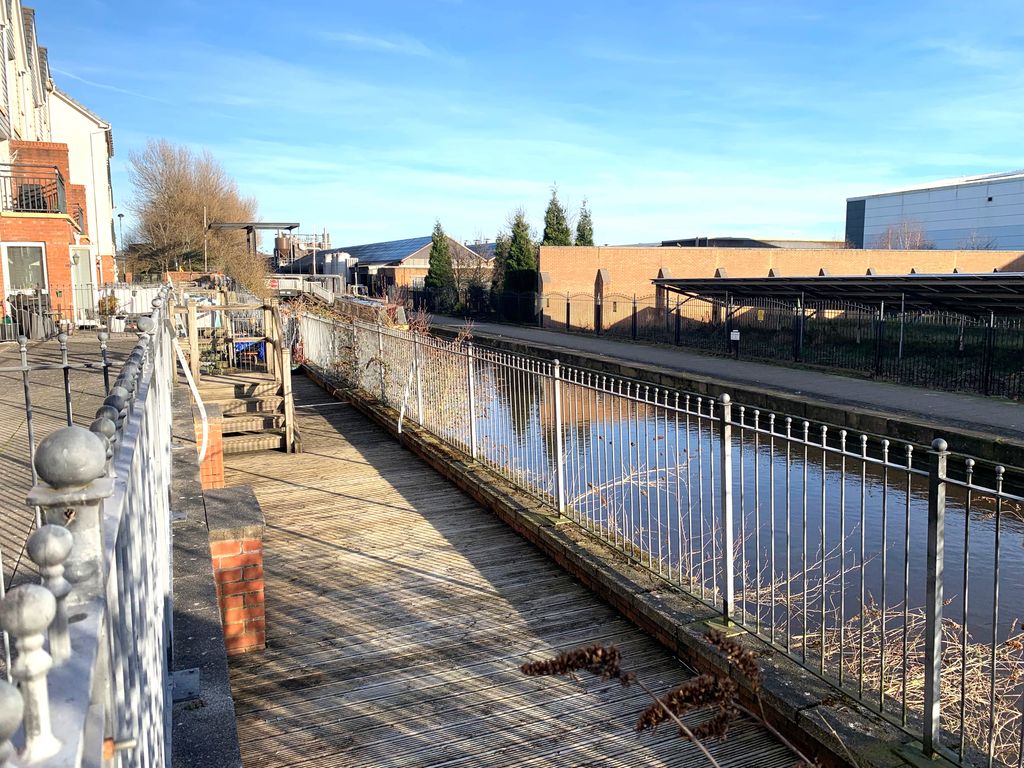 Property photo 2 of 13 l12