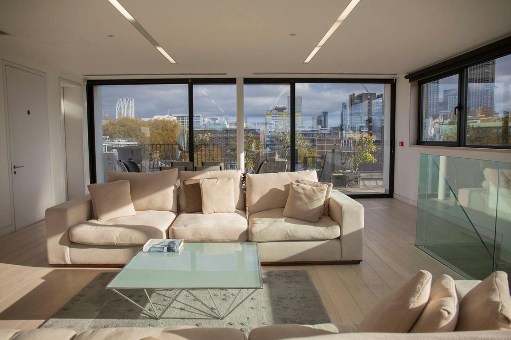 Property photo 1 of 19 Breakout Area