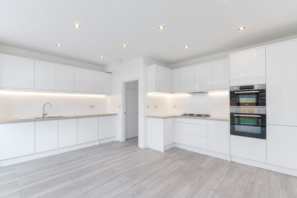 Property photo 3 of 11 Berwick Road