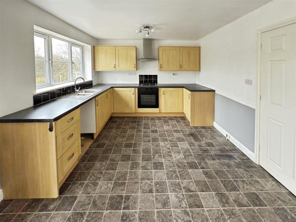 Property photo 2 of 15 Longbrooke Close (15).Jpg