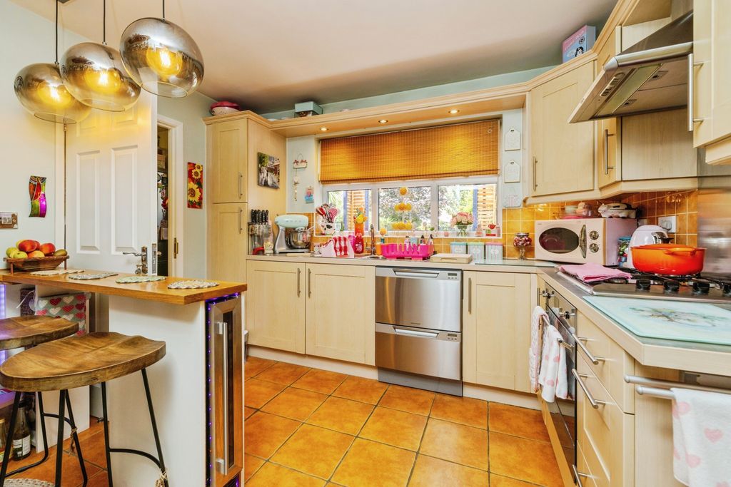 Property photo 2 of 17 Kitchen