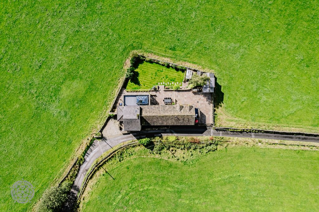 Property photo 3 of 93 Picture No. 99