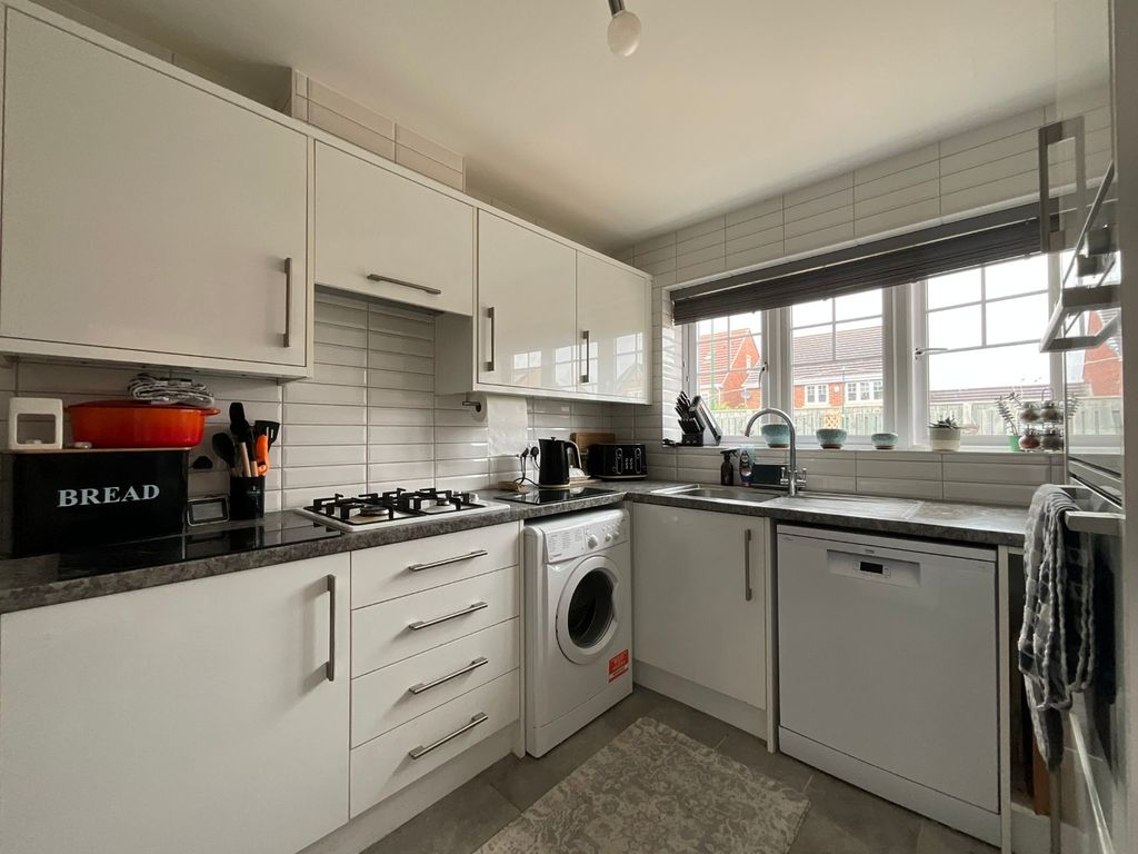 Property photo 3 of 21 4427577