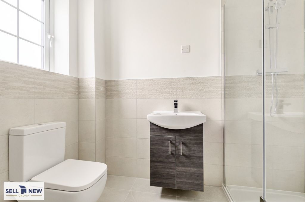 Property photo 2 of 40