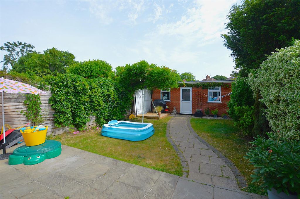 Property photo 3 of 13 164 Argyle Avenue Garden.Jpg